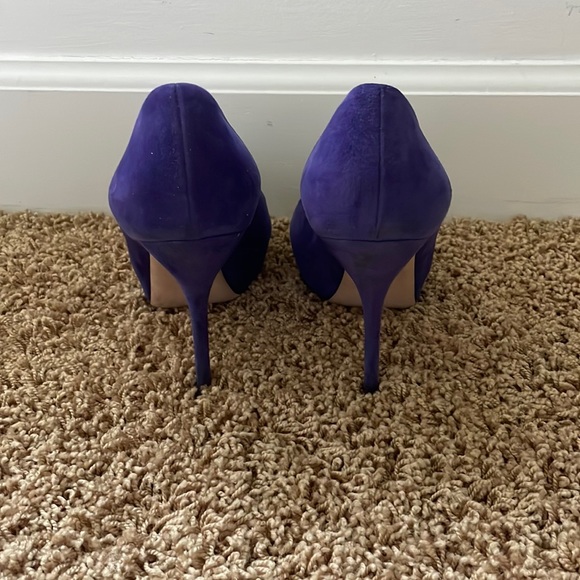 Gucci Purple Velvet Open Toe Heels - Picture 2 of 2